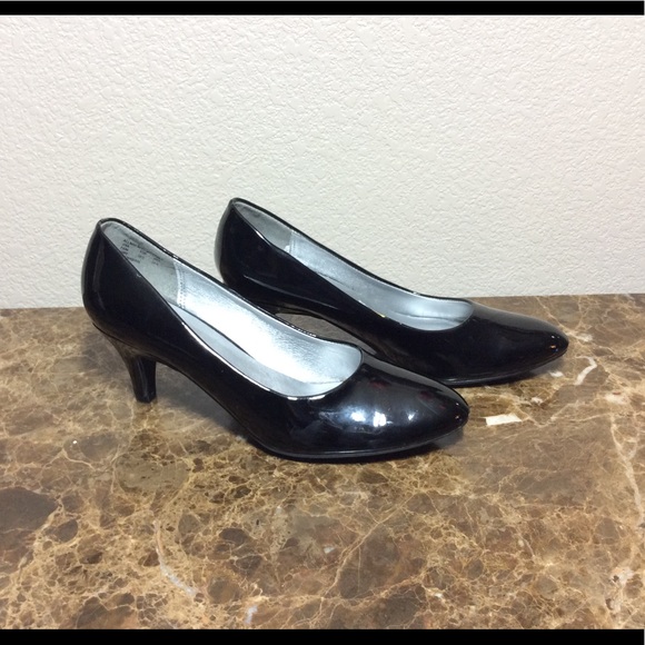 Jaclyn Smith Shoes - Jaclyn Smith Classic Black Patent Close Toe